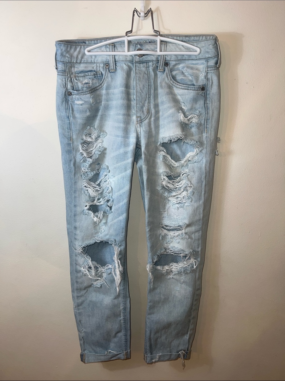 American Eagle Outfitters Light Wash Ripped Tomgirl Jeans